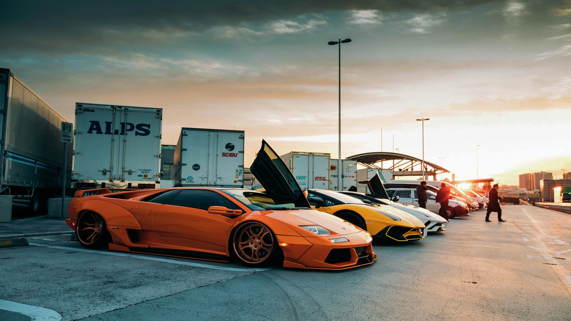 皇家贝蒂斯通过中路组织持续控球推进，皇家贝蒂斯对