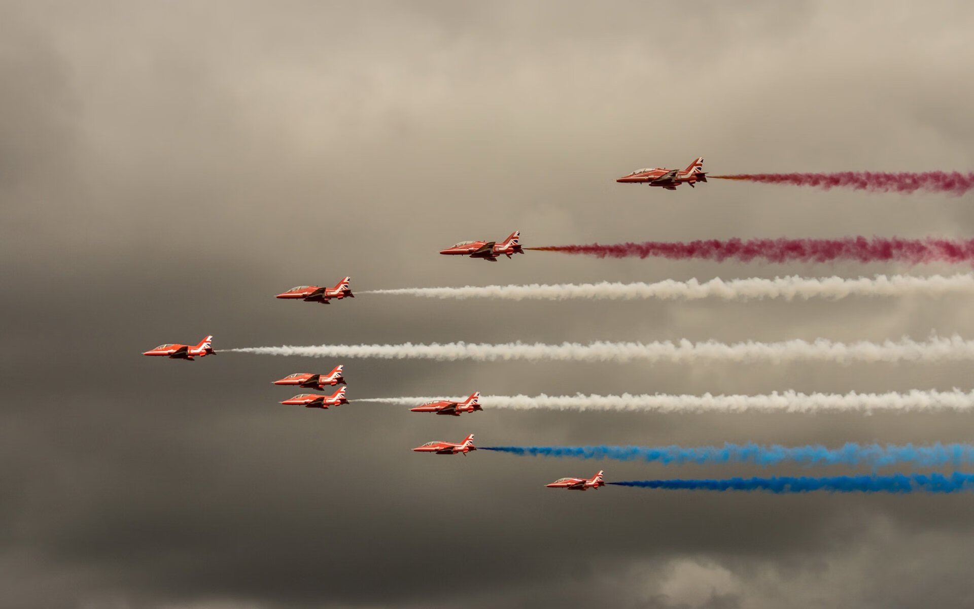 b体育APP-边路快速转移是否成为应对高位逼抢的优选战术，边路进攻的战术配合基本方法