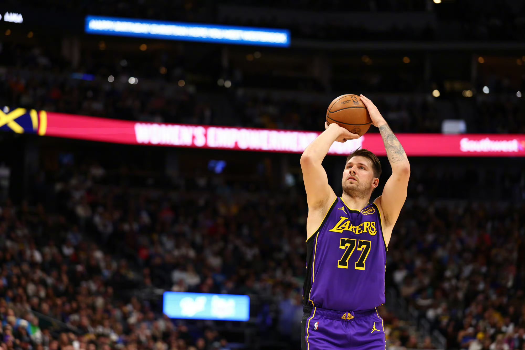 bsports体育：凯尔特人队防守策略：如何限制约基奇的内线进攻和组织？的简单介绍