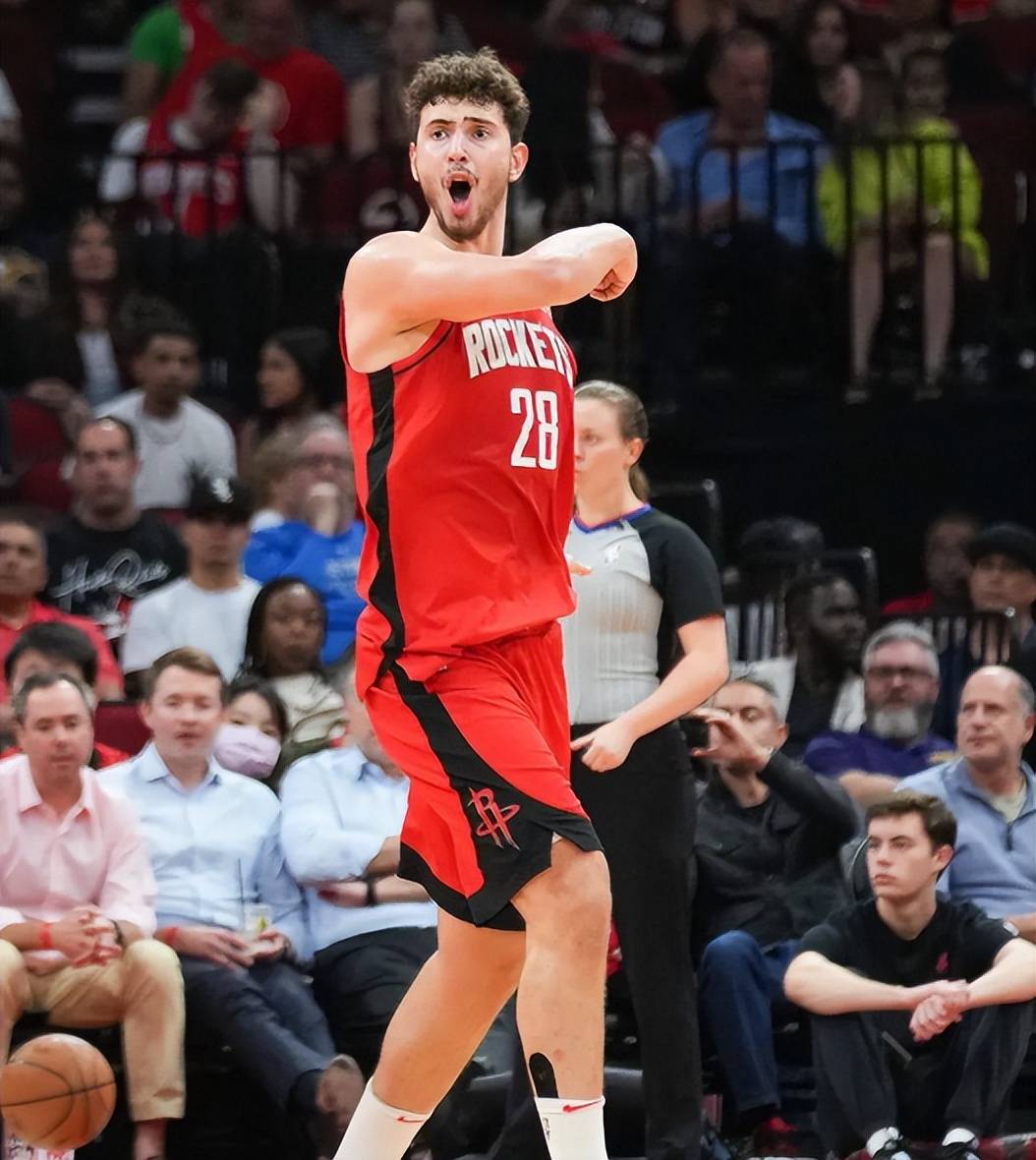 包含B体育官网：篮球球星的个人成长经历：家庭、教练与队友的影响的词条