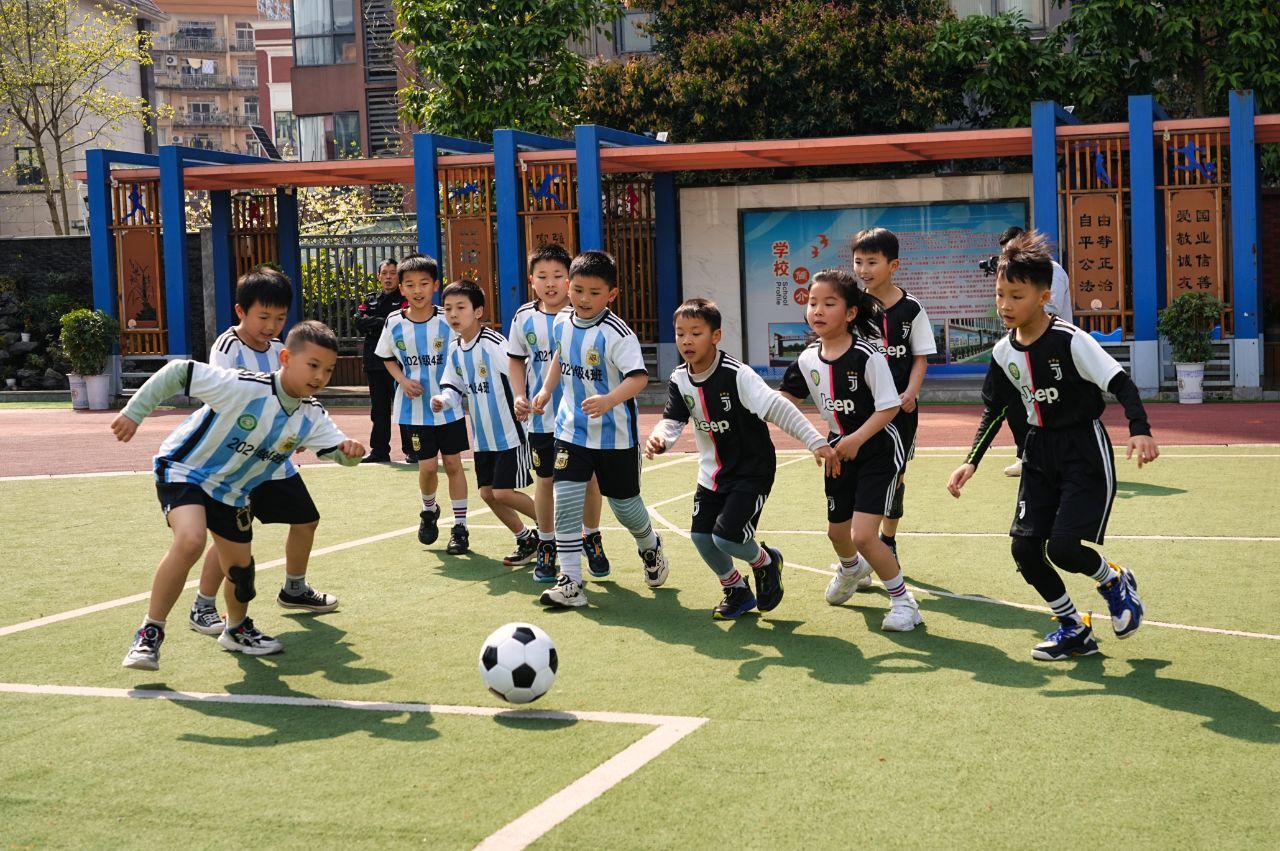 B体育APP:中国足球校园足球发展现状调研:普及与提高并重,构建人才金字塔的简单介绍 B体育APP:中国足球校园足球发展现状调研:普及与提高并重,构建人才金字塔的简单介绍