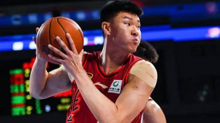 B体育官网:CBA球员:高薪背后,压力与责任,如何平衡职业与生活?的简单介绍 B体育官网:CBA球员:高薪背后,压力与责任,如何平衡职业与生活?的简单介绍