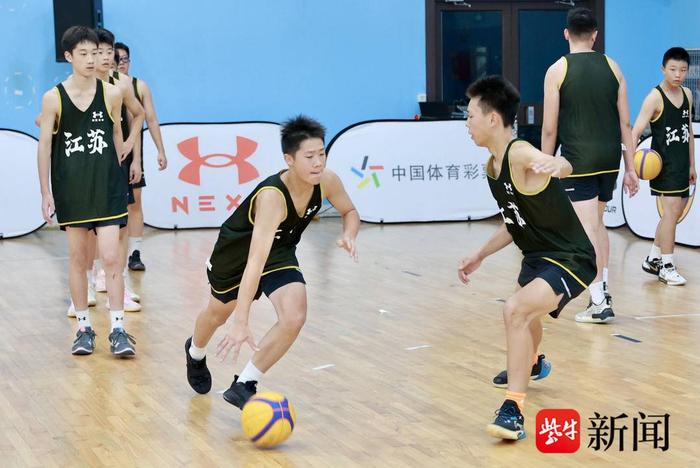 包含B体育官网：青少年篮球训练营的教练团队：专业指导，助力成长的词条