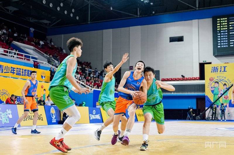 B体育官网：校园篮球联赛总决赛开战，争夺最高荣誉的简单介绍
