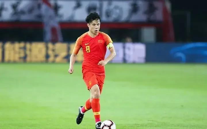 关于B体育APP:老将蒿俊闵转型教练“误人子弟”？球迷：别毁了中国足球的未来！的信息