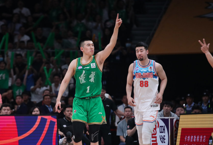 B体育官网：CBA总决赛：FMVP之争，实力、数据与团队贡献的简单介绍